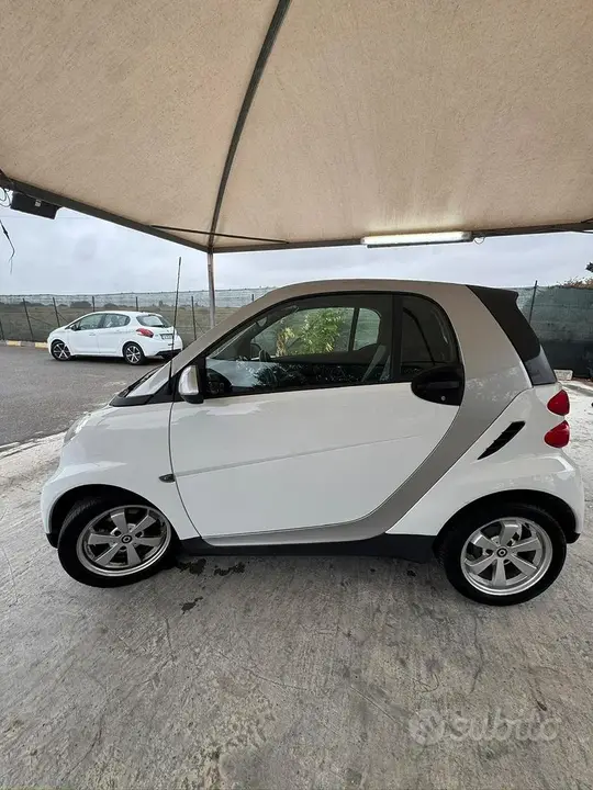 Smart Fortwo 2011 photo 3