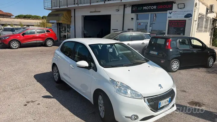 Peugeot 208 2013 photo 3