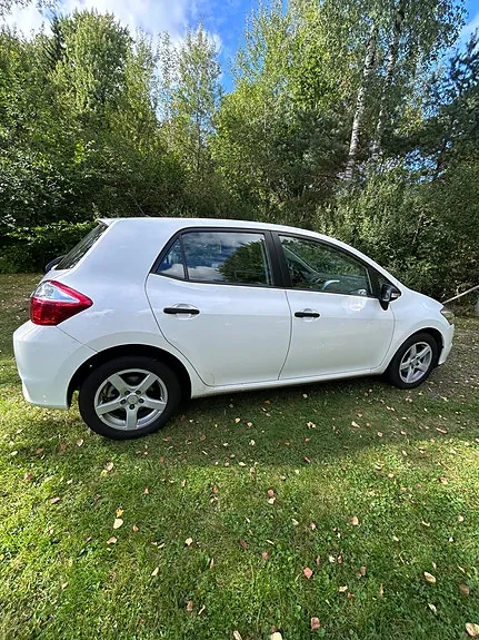 Toyota Auris 2011 photo 2