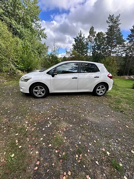 Toyota Auris 2011 photo 3