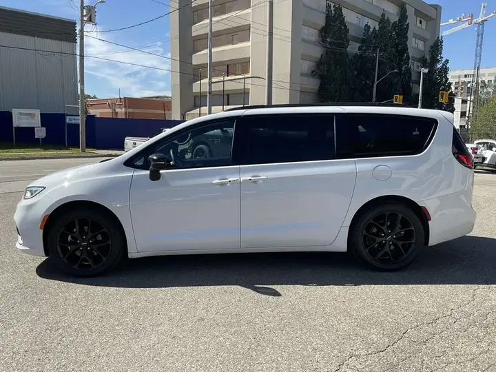 Chrysler Pacifica 2025 photo 4