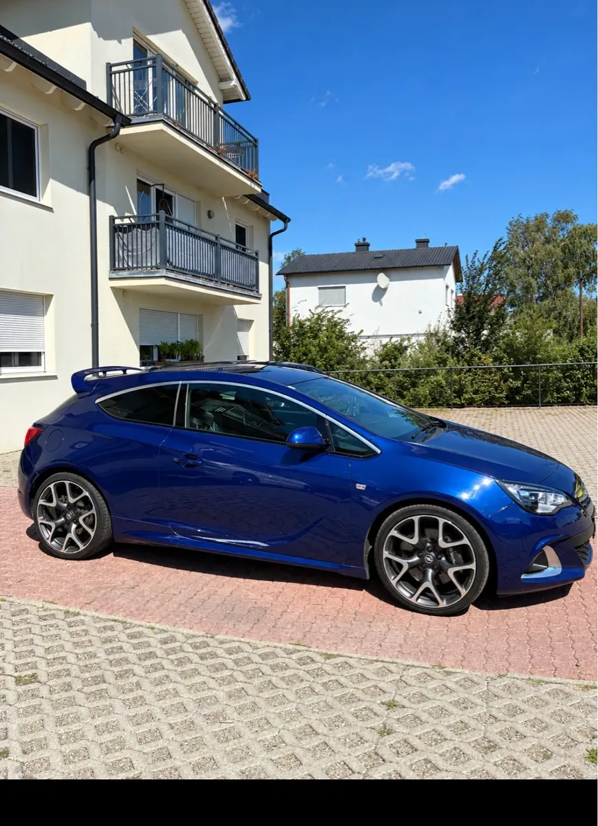 Opel Astra 2012 photo 2