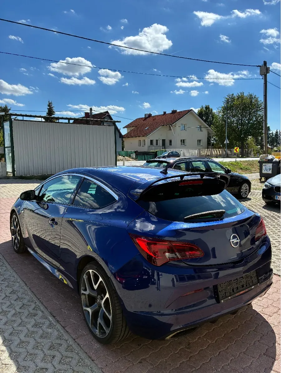 Opel Astra 2012 photo 3