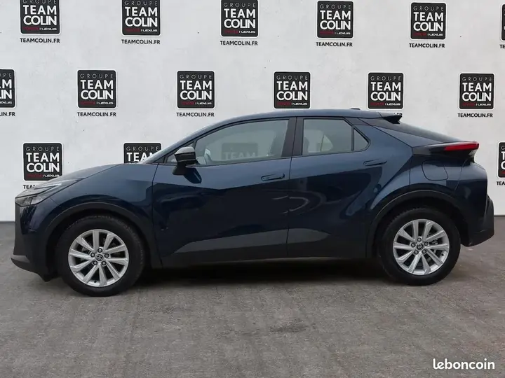 Toyota C-Hr 2025 photo 2