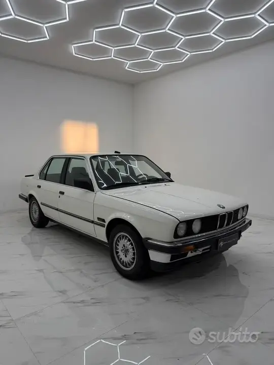 BMW 318 1985 photo 3