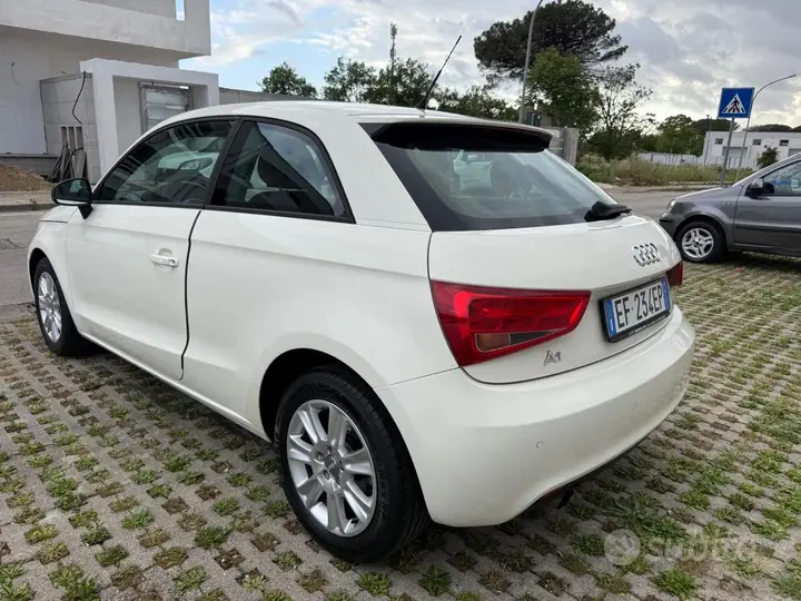 Audi A1 2010 photo 4