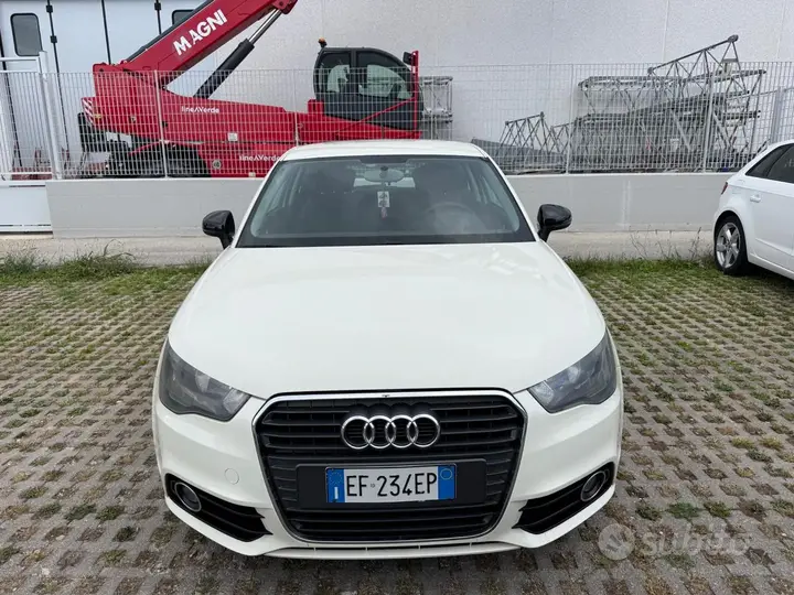 Audi A1 2010 photo 2