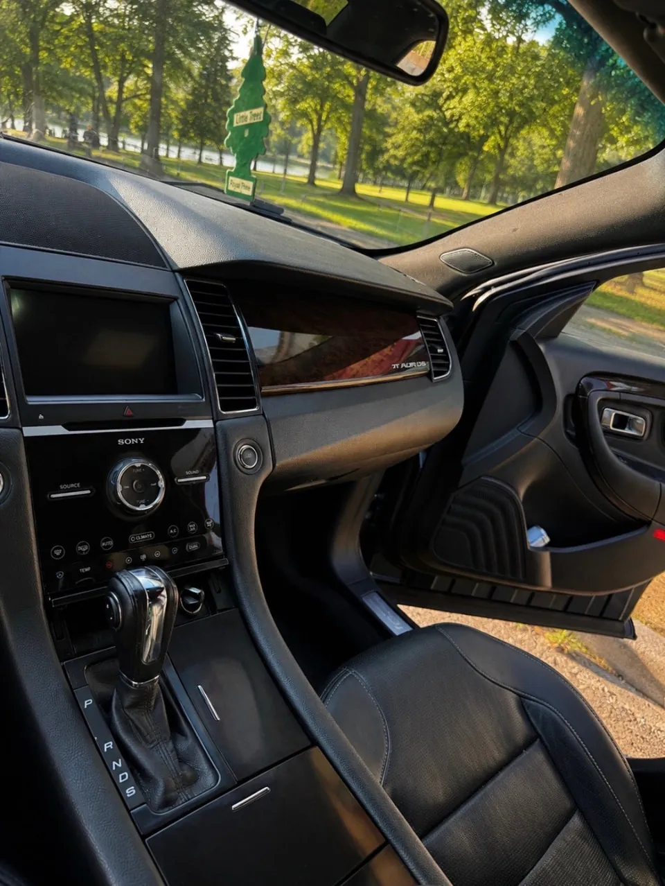Ford Taurus 2019 photo 2