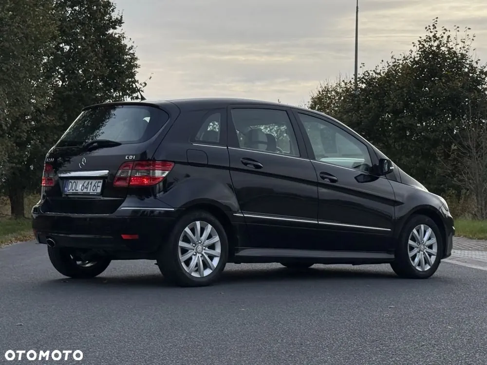 Mercedes-Benz B-Class 2011 photo 2