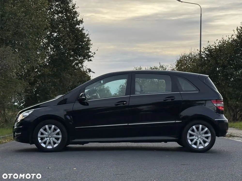 Mercedes-Benz B-Class 2011 photo 3