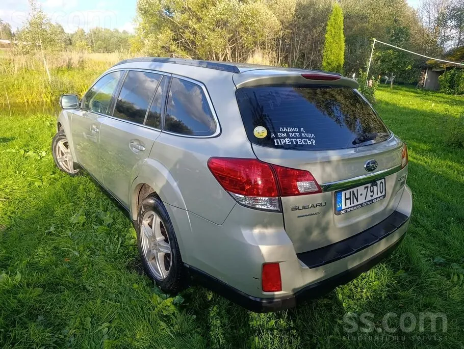 Subaru Outback 2010 photo 2