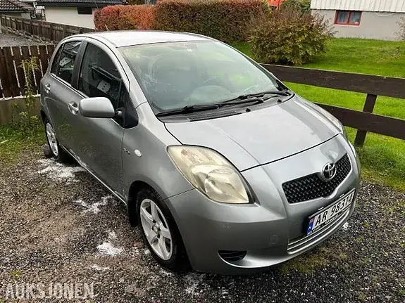 Toyota Yaris 2006 photo 2
