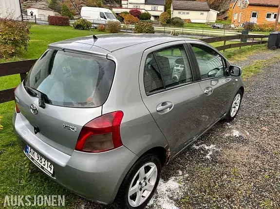 Toyota Yaris 2006 photo 3