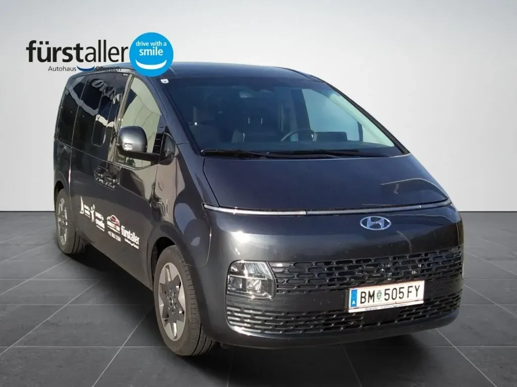 Hyundai Staria 2023 photo 3