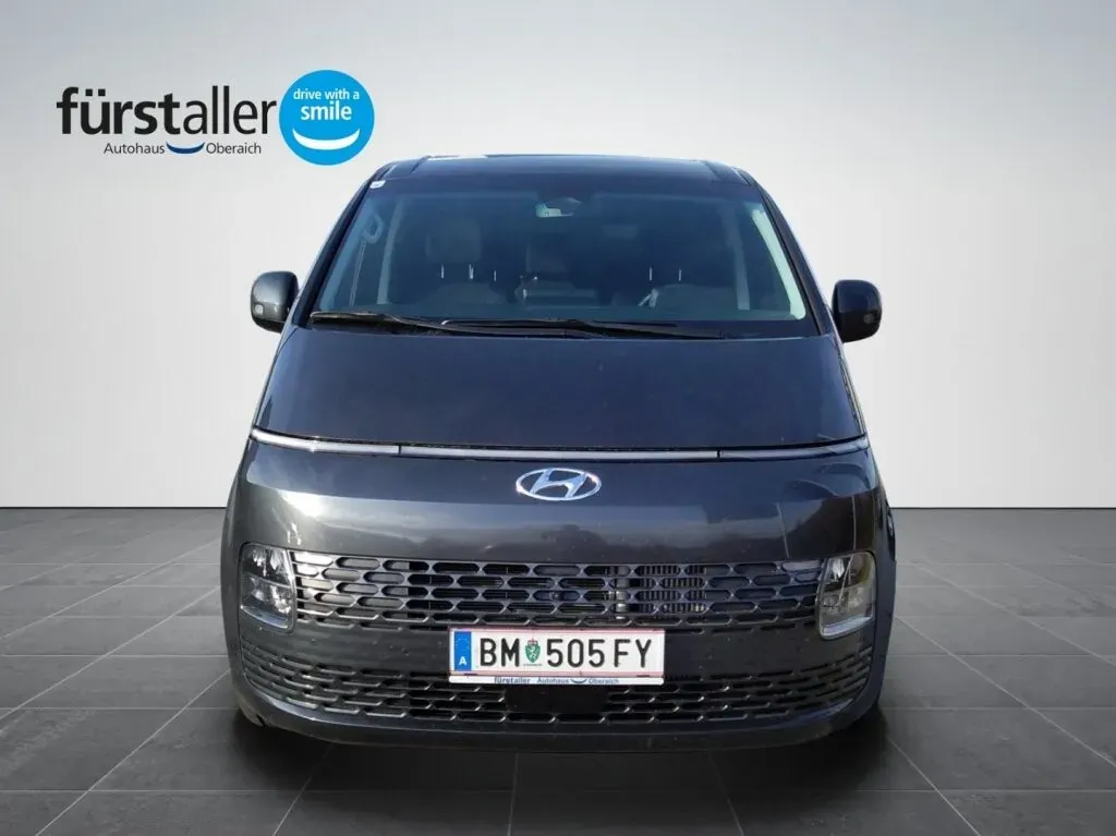 Hyundai Staria 2023 photo 2