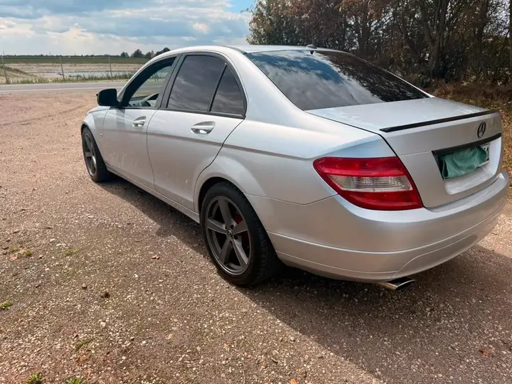 Mercedes-Benz W204
