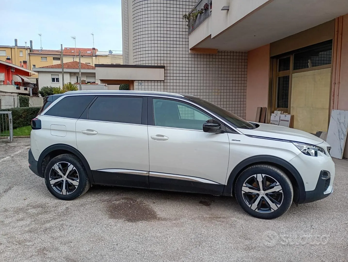 Peugeot 5008 2017 photo 3