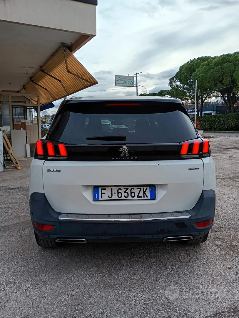 Peugeot 5008 2017 photo 4