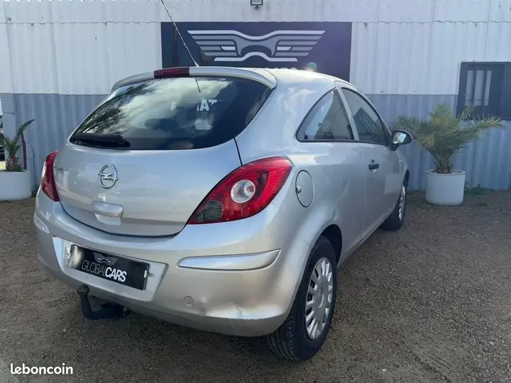 Opel Corsa 2011 photo 2