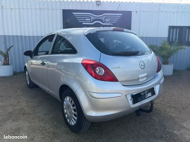 Opel Corsa 2011 photo 3