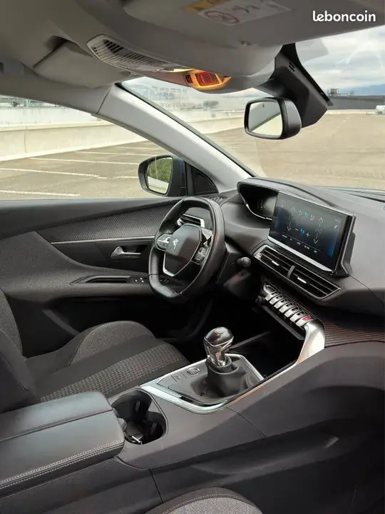 Peugeot 3008 2021 photo 2