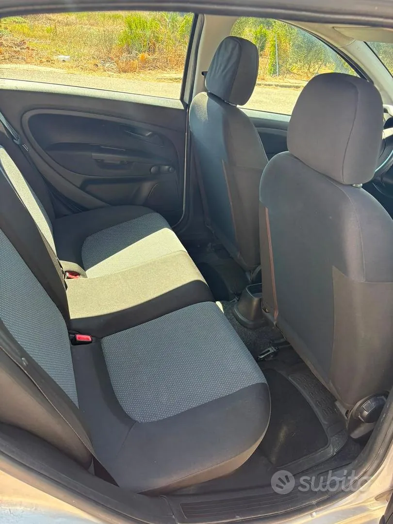 Fiat Grande Punto 2010 photo 4