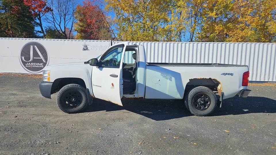 Chevrolet Silverado 1500 2013 photo 2