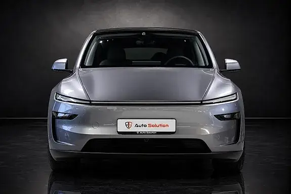 Tesla Model Y 2025 photo 3