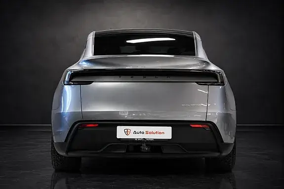 Tesla Model Y 2025 photo 4