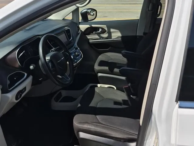 Chrysler Grand Caravan 2024 photo 5