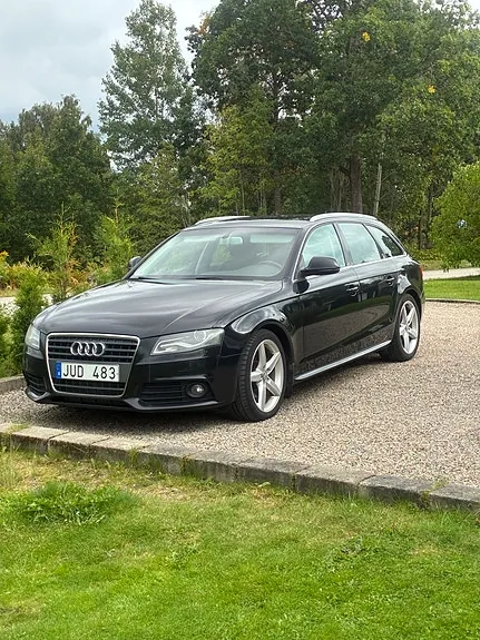 Audi A4 2009 photo 2