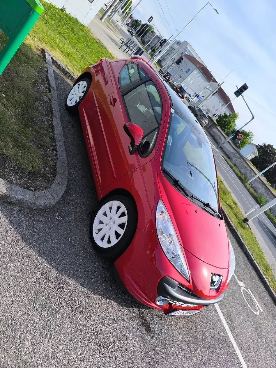 Peugeot 207 2005 photo 2