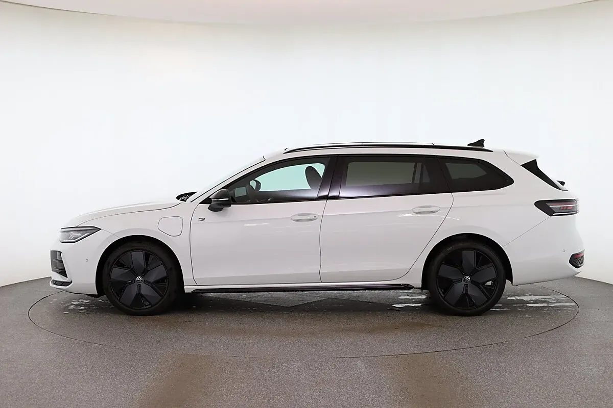 Volkswagen Passat 2026 photo 2