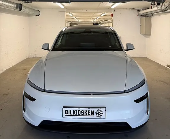 Tesla Model Y 2025 photo 2