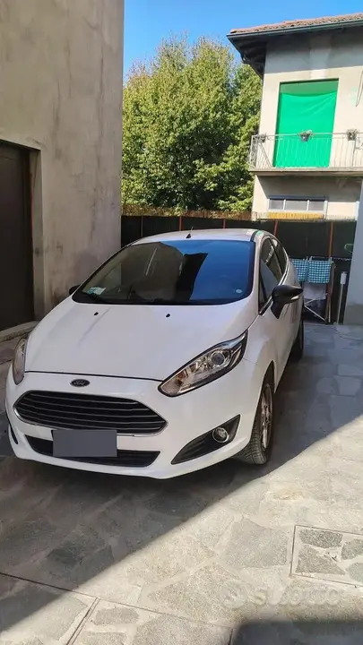 Ford Fiesta 2013 photo 2
