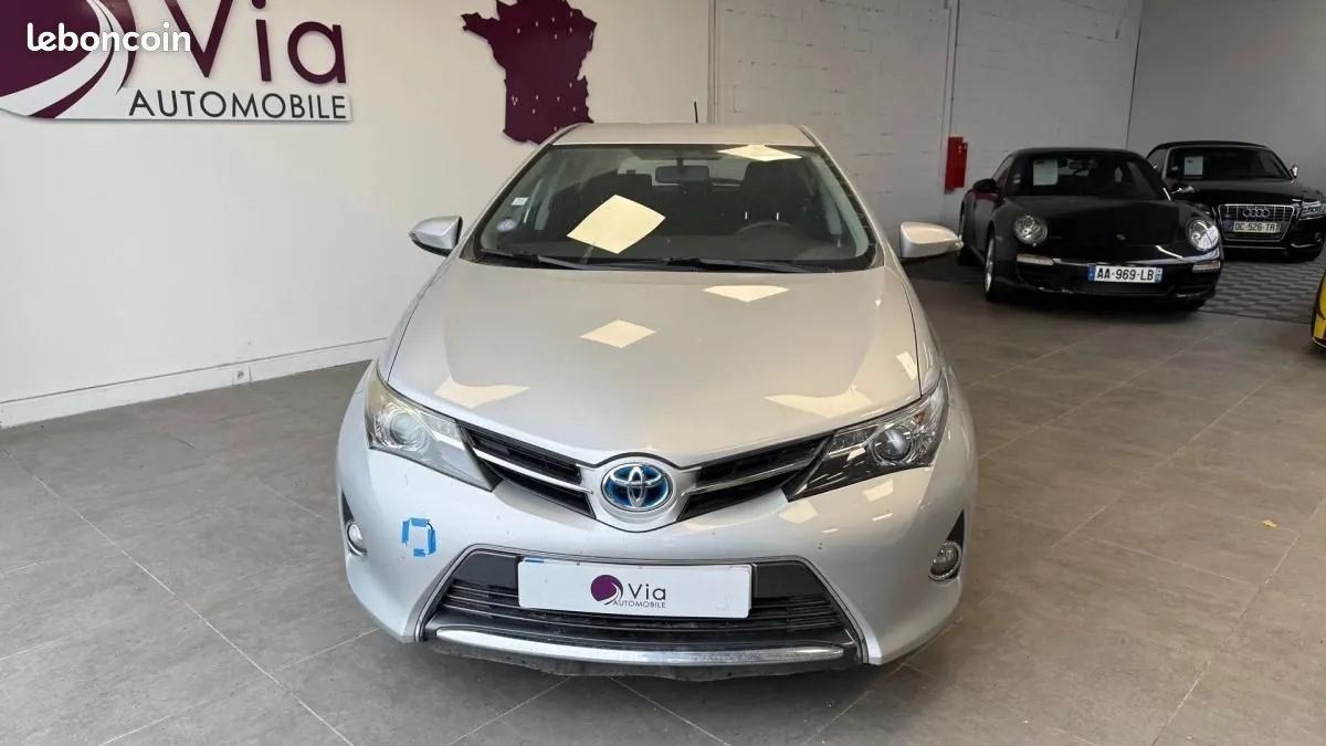 Toyota Auris 2014 photo 2
