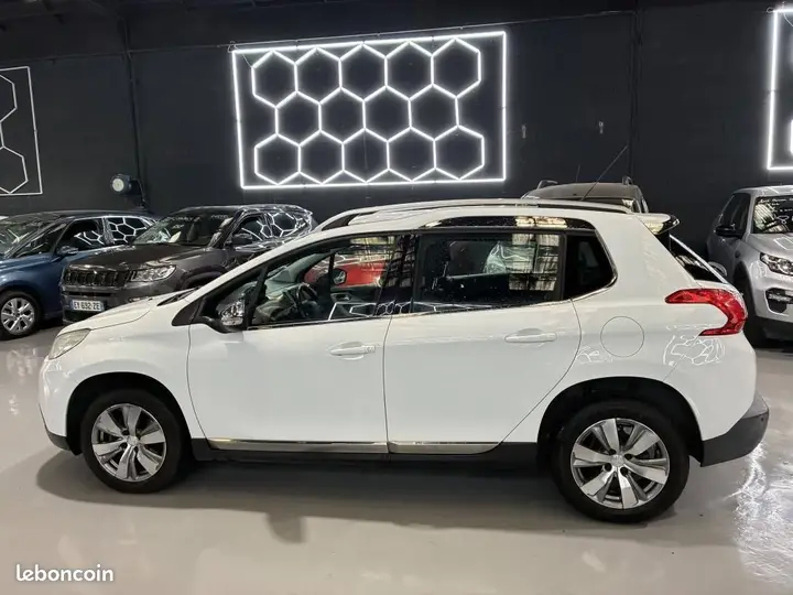 Peugeot 2008 2015 photo 2