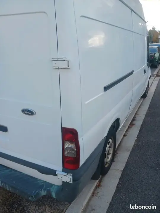 Ford Transit 2011 photo 2