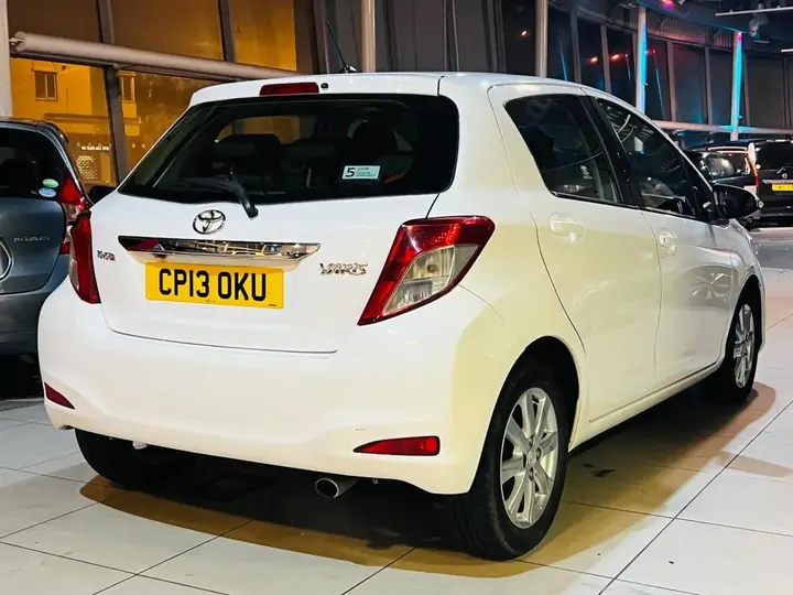Toyota Yaris 2013 photo 5