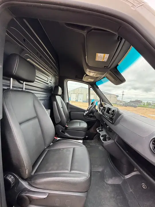 Mercedes-Benz Sprinter 2023 photo 3