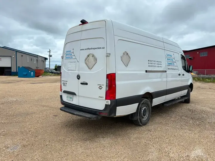 Mercedes-Benz Sprinter 2023 photo 2