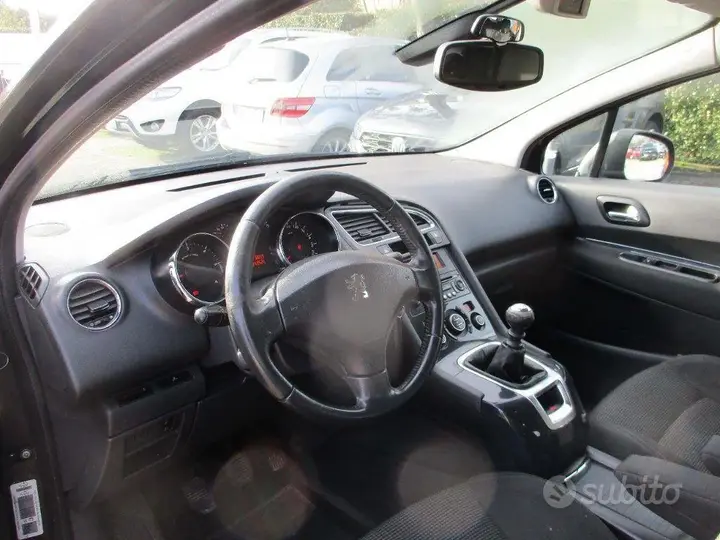 Peugeot 5008 2011 photo 5