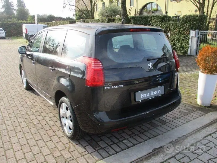 Peugeot 5008 2011 photo 3