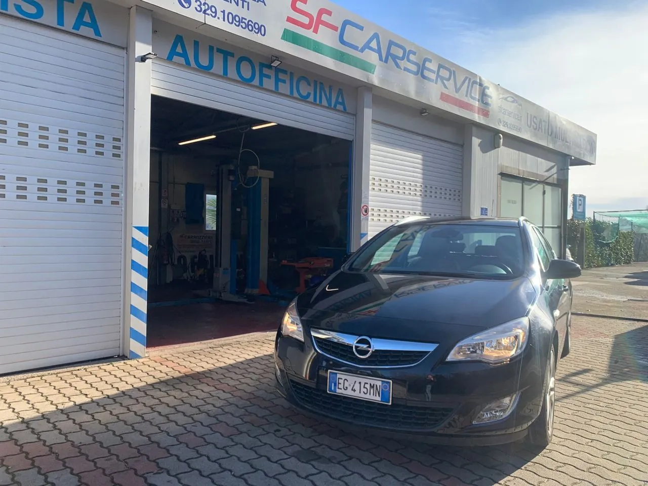 Opel Astra 2011 photo 2