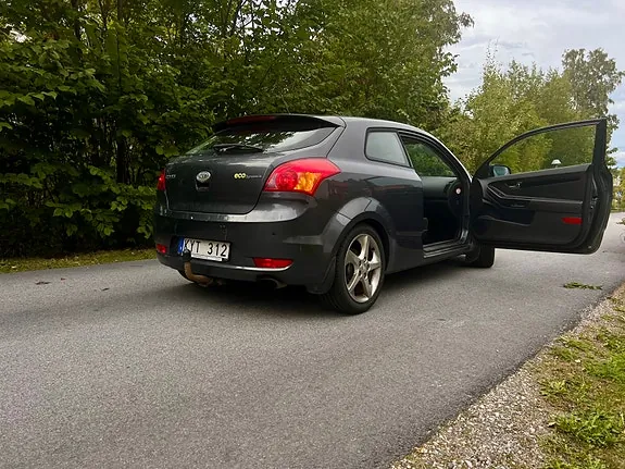 Kia Proceed 2011 photo 2
