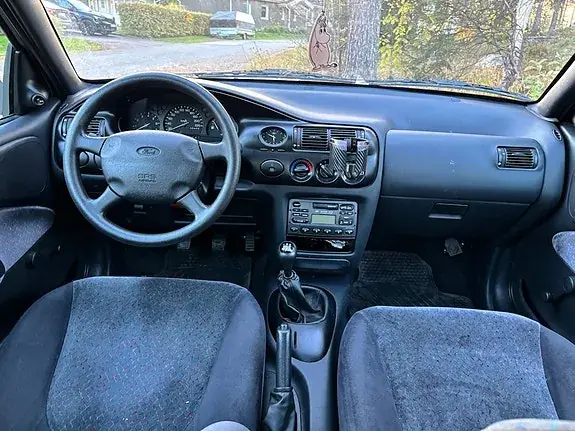 Ford Escort 1996 photo 5