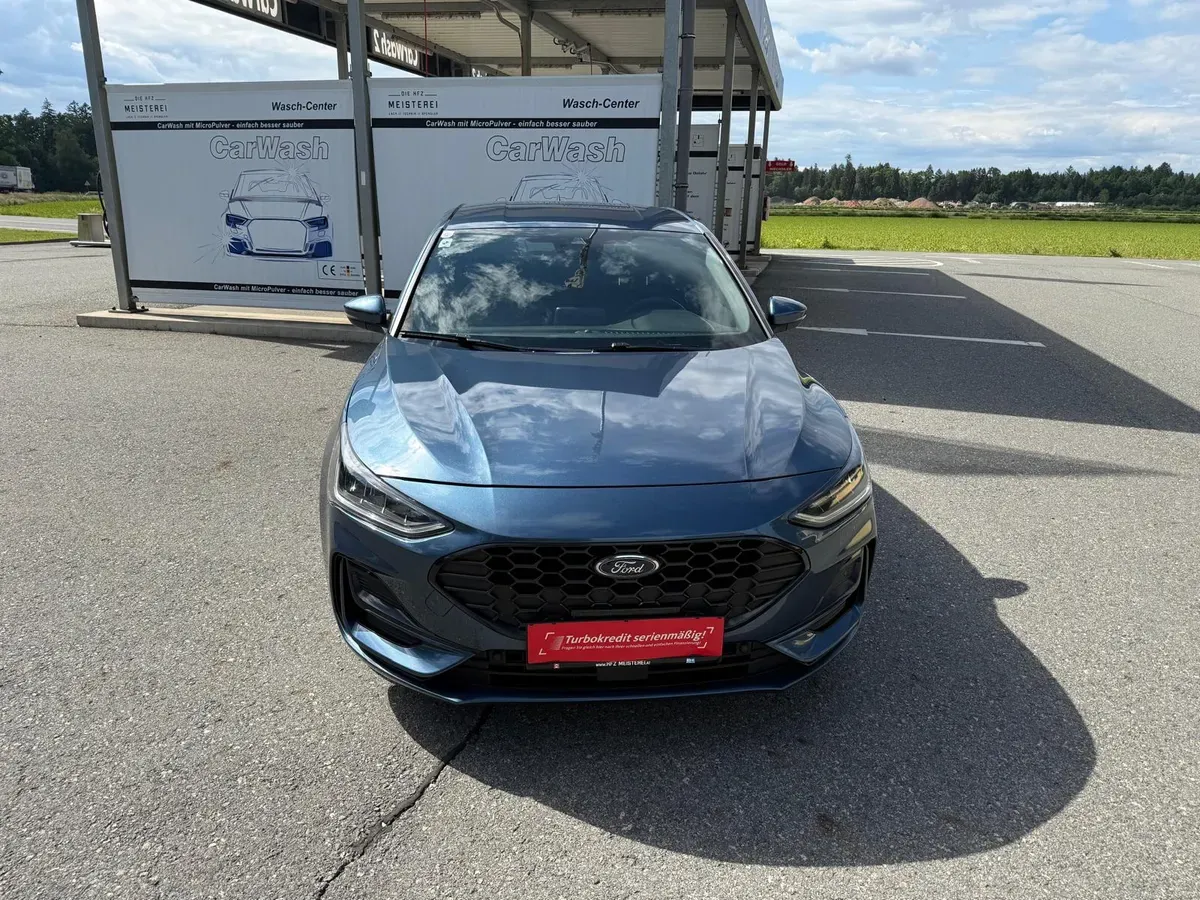 Ford Focus 2022 photo 2