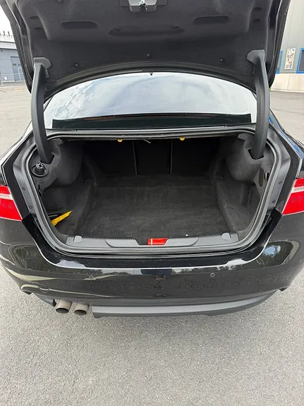 Jaguar Xe 2016 photo 5