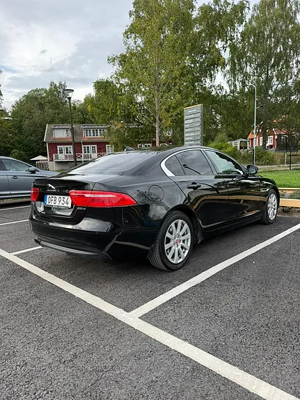 Jaguar Xe 2016 photo 2