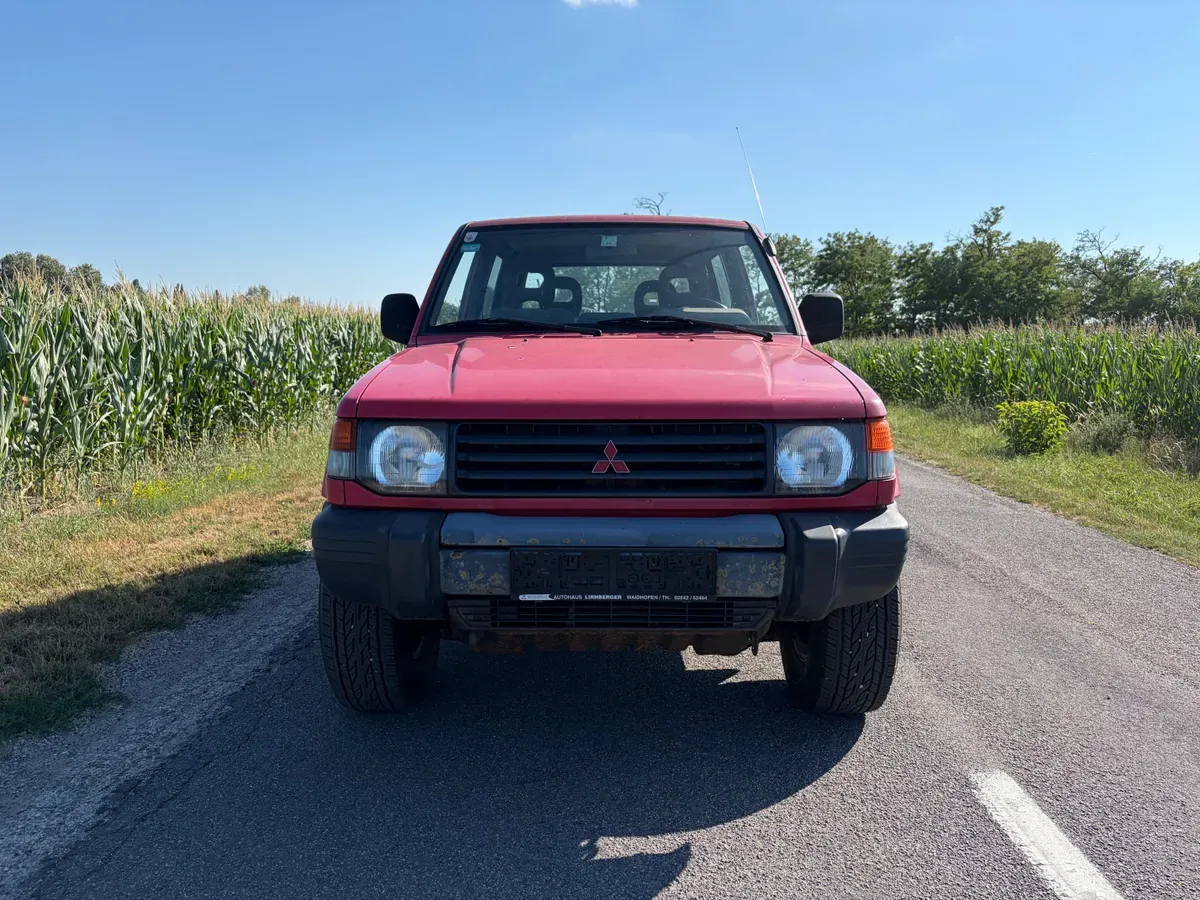 Mitsubishi Pajero 1996 photo 2